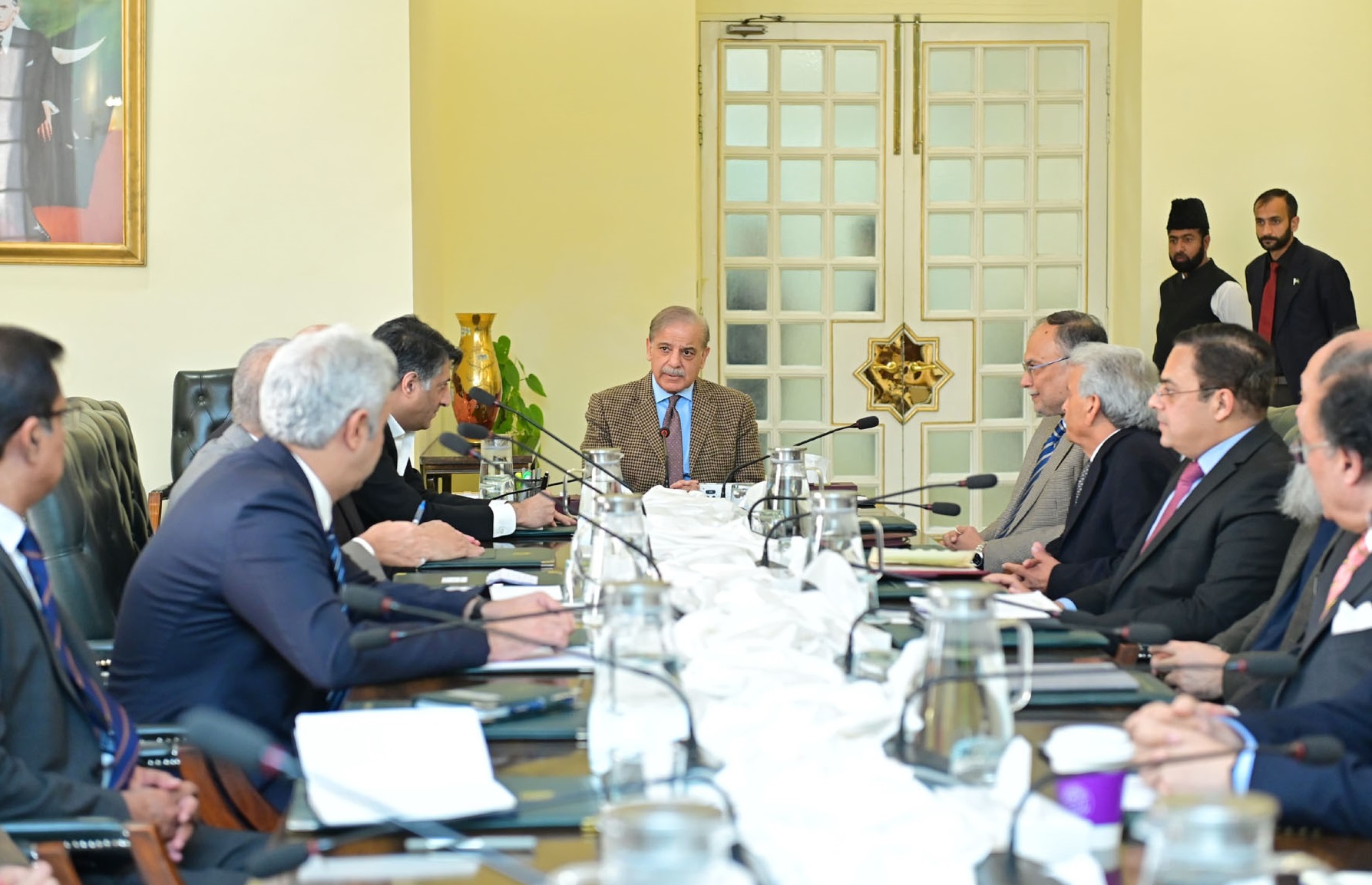 PM assures to resolve issues faced by retail businesses