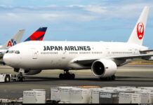 Japan Airlines adds 17 Boeing 737-8 planes to fleet