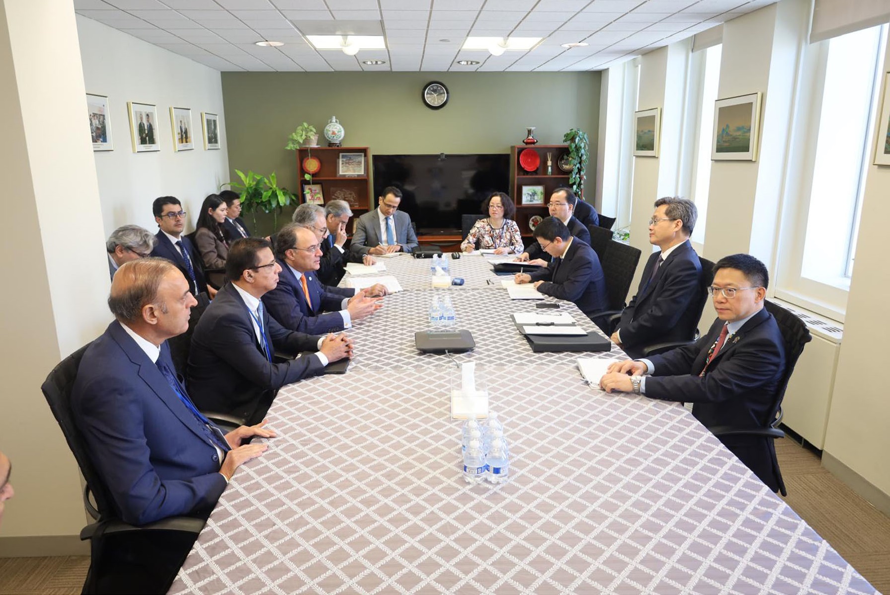 Finance minister discusses Panda Bond issuance, global partnerships at IMF-World Bank Spring Meetings