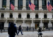 U.S. 10-year Treasury notes attract record demand in successful auction