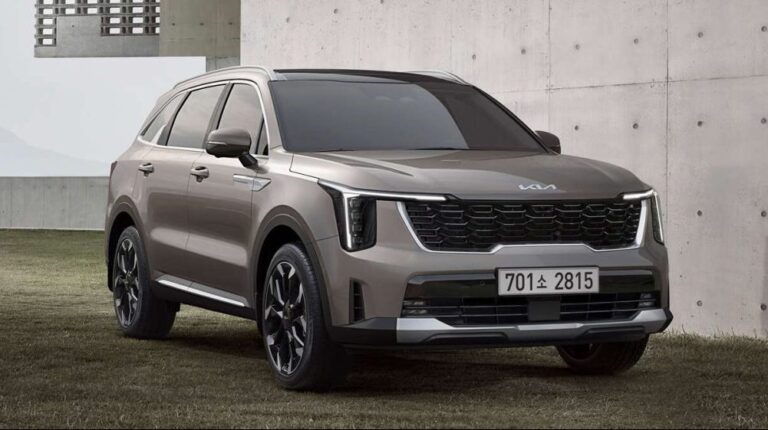 Hyundai has no plans to launch the new Santa Fe. Could that make the Kia Sorento a winner?