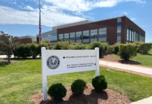 US regulators hold talks with airlines to cut Newark flights