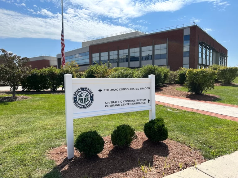 US regulators hold talks with airlines to cut Newark flights