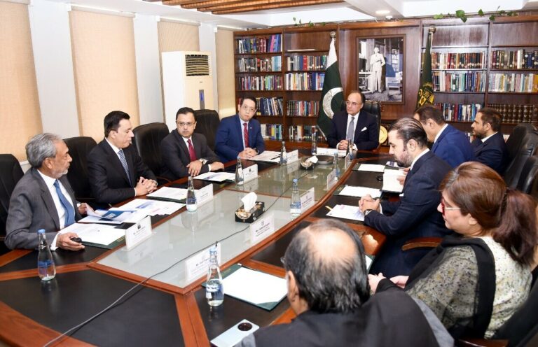 Finance minister meets OICCI as business confidence rises sharply