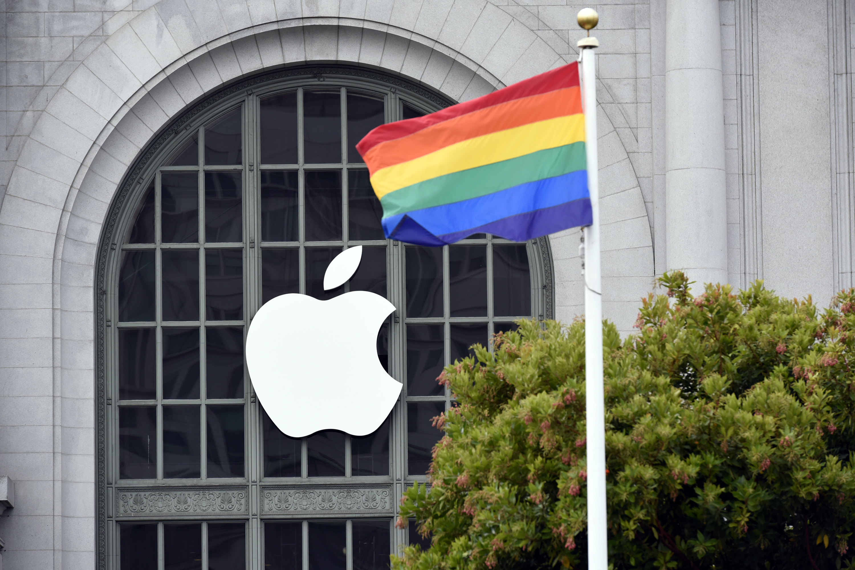 Apple receives 6 million rouble fine from Russian court for LGBT content violations