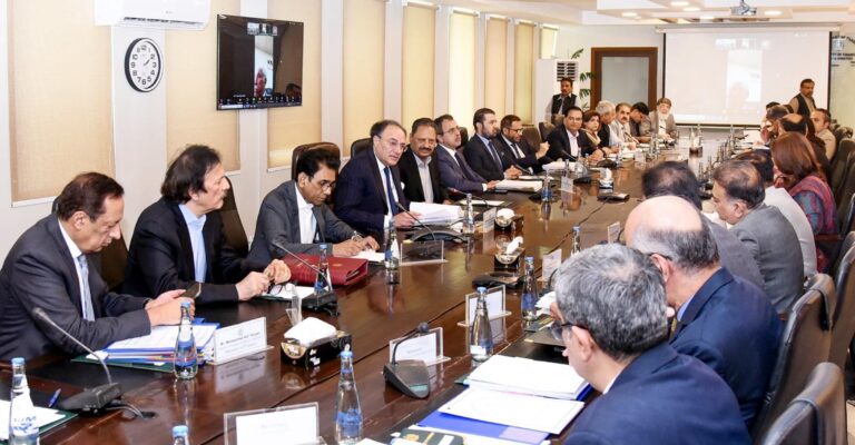 ECC okays new honorarium policy for civil servants, gives finance minister discretion over payouts