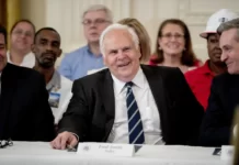 FedEx founder Fred Smith, pioneer of overnight delivery, dies at 80