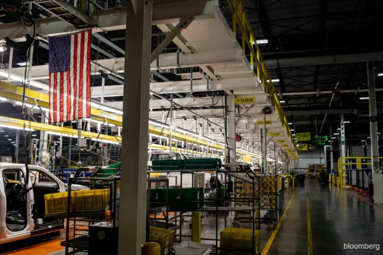 US manufacturing stays weak as tariffs pressure supply chains