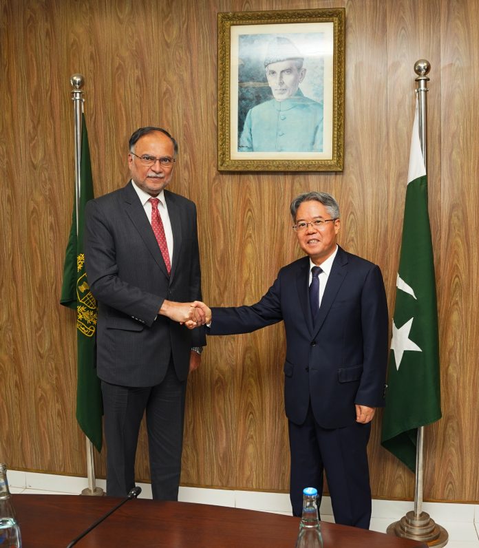 Ahsan Iqbal and Chinese envoy review CPEC progress
