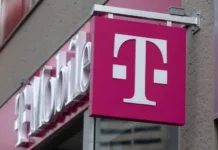 U.S. lawmakers question T-mobile over Trump mobile ties