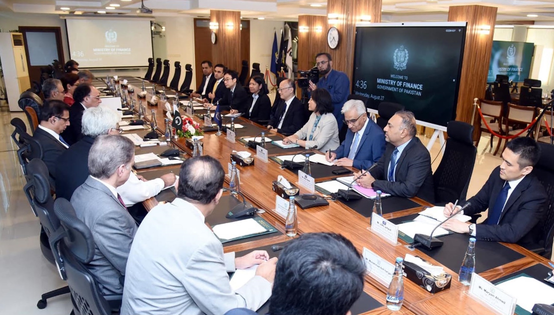 Aurangzeb highlights Pakistan's priorities for deeper ADB collaboration in energy and climate resilience