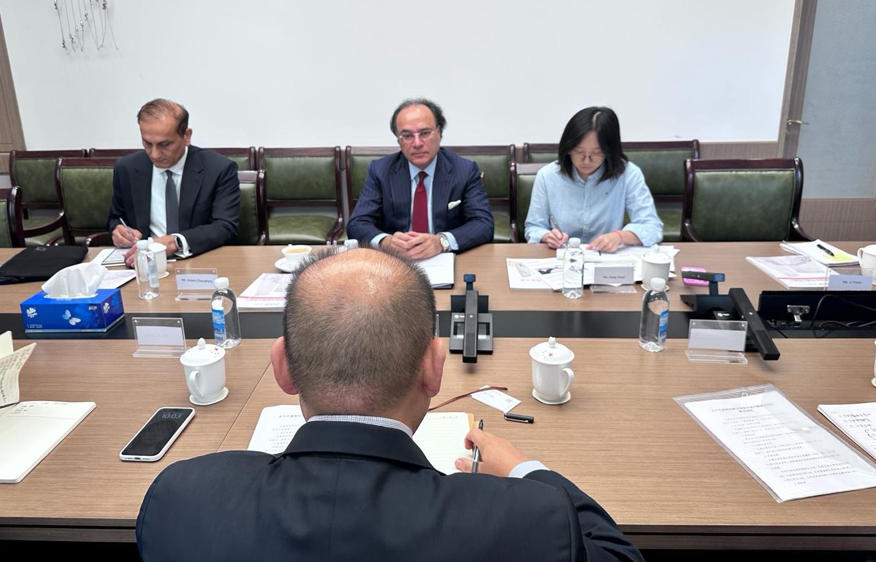 Pakistan, China discuss strengthening capital market cooperation