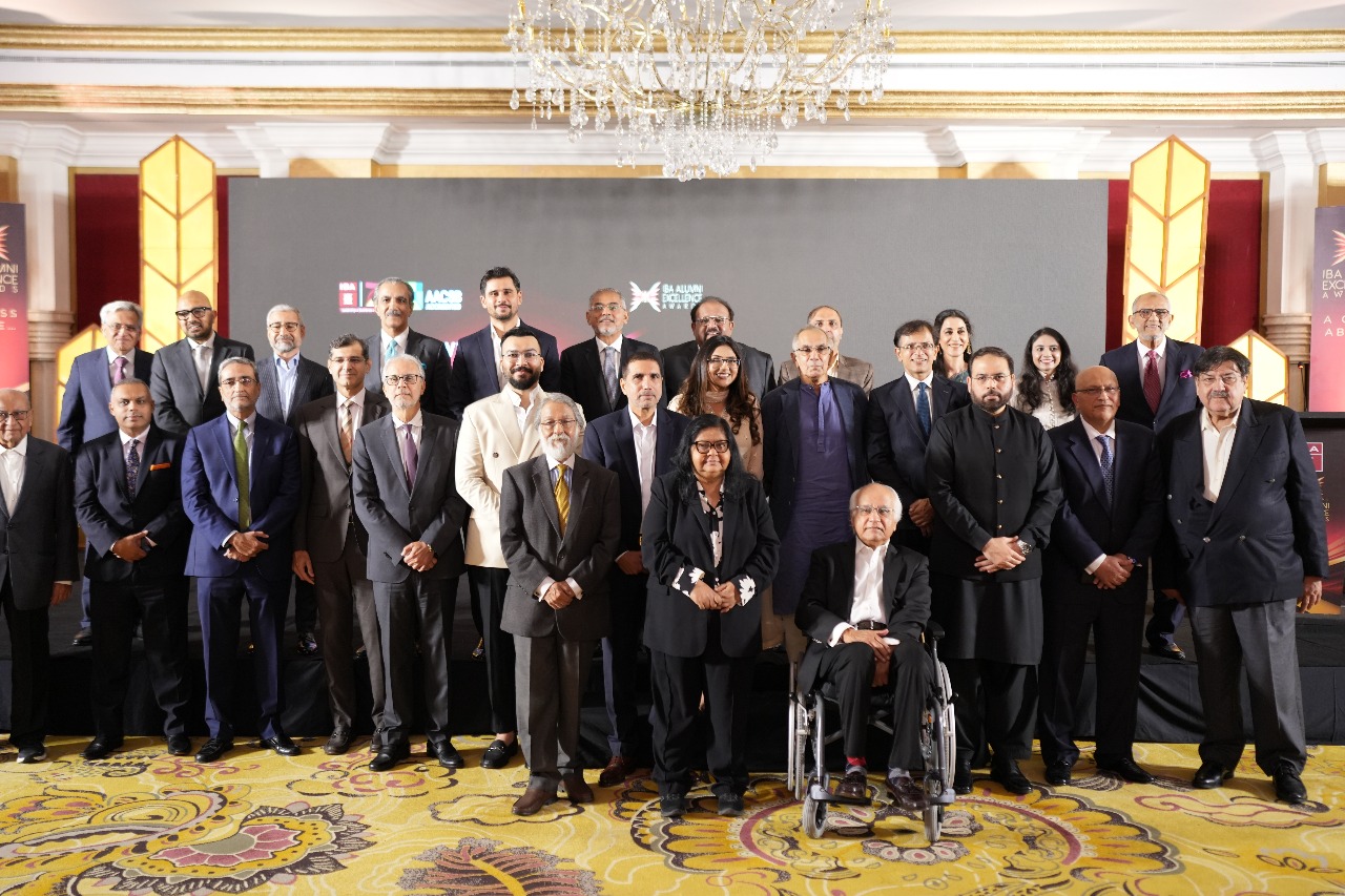IBA Karachi hosts excellence awards 2024 to honour distinguished graduates