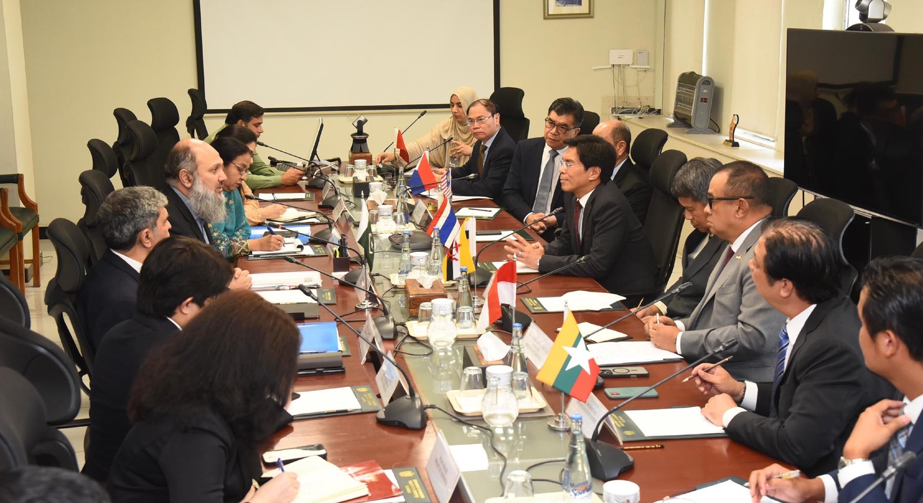 Pakistan urges ASEAN companies to invest in CPEC Special Economic Zones
