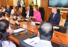 Acumen delegation meets Finance Minister Aurangzeb to discuss investment and climate resilience