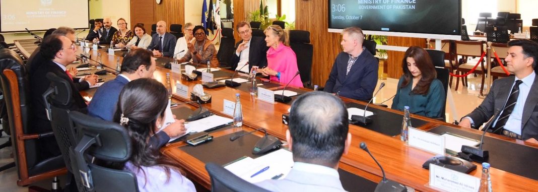 Acumen delegation meets Finance Minister Aurangzeb to discuss investment and climate resilience