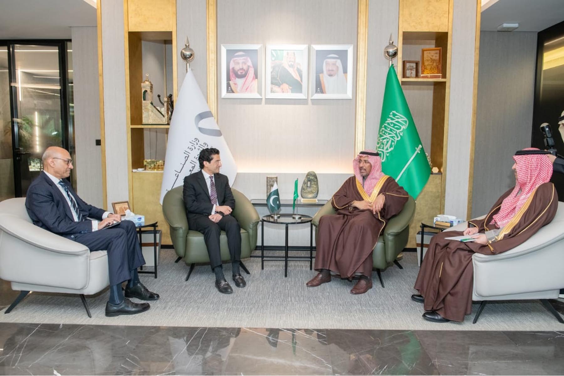 Pakistan, Saudi Arabia strengthen mining ties, explore joint investment opportunities at Future Minerals Forum