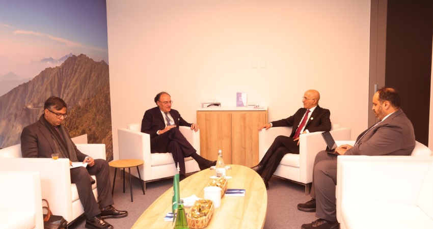 Aurangzeb discusses economic outlook, privatisation agenda with Saudi finance minister in Davos