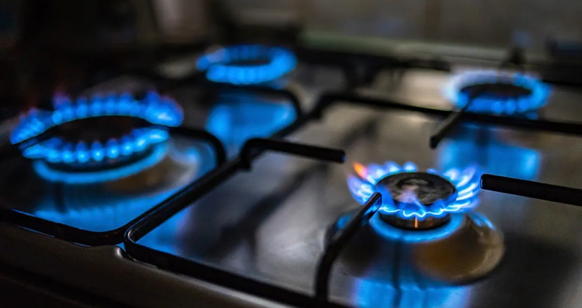 No loadshedding at Sehri, Iftar; govt assures full-pressure gas from 3am to 10:30pm