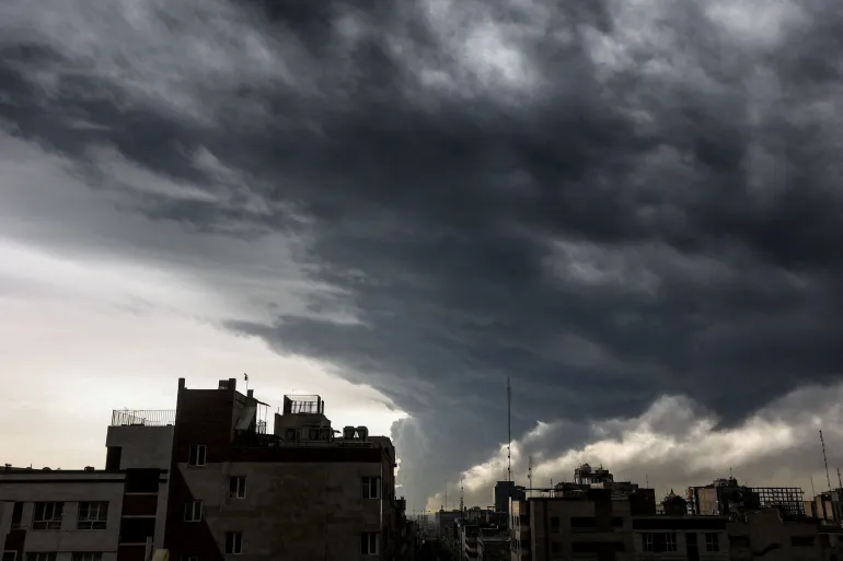 Israeli strikes on Iran’s oil sites could worsen air quality in western Pakistan: PMD