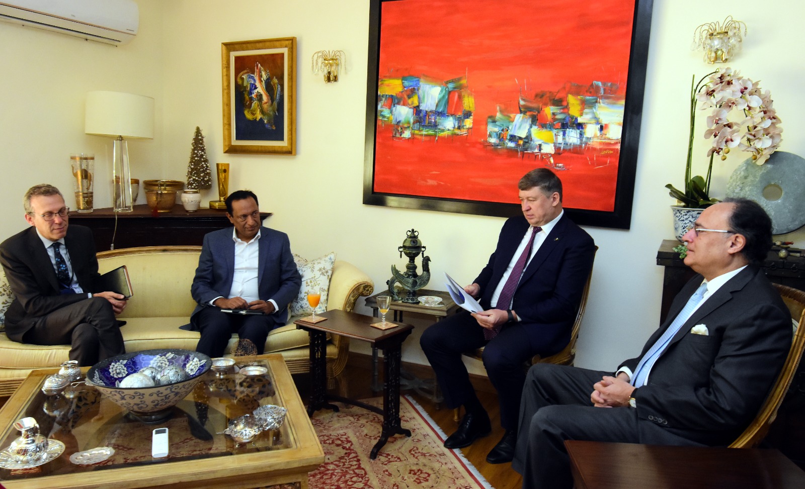 Pakistan’s return to capital markets signals improved investor confidence, finance minister tells EU envoy 
