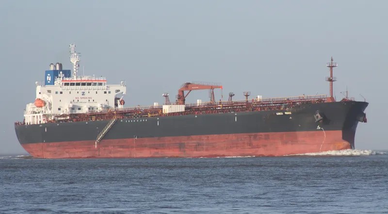 Pakistani-flagged diesel tanker transits Strait of Hormuz amid blockade: report